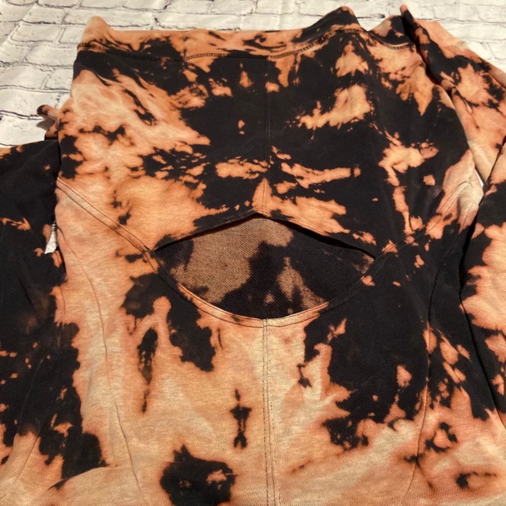 Under Amour Reverse Tye Dye Open Back Hoodie, Siz… - image 8